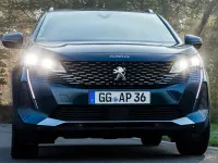Usado Peugeot 5008 Active 136 CV (100 kW) 2024 Gris SUV