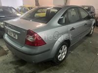 Usado Ford Focus Trend 109 CV (80 kW) 2005 Gris / plata Berlina
