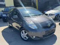 Usado Toyota Yaris 101 CV (74 kW) 2010 Gris / plata Utilitario