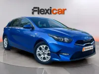 Usado Kia Ceed 101 CV (74 kW) 2022 Azul Utilitario