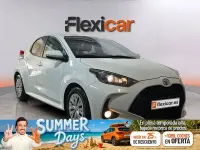 Usado Toyota Yaris Hybrid Active 116 CV (85 kW) 2023 Blanco Berlina