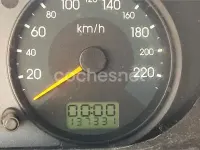 Usado Ford Fiesta Trend 100 CV (73 kW) 2004 Rojo Utilitario