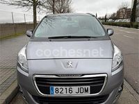 Usado Peugeot 5008 Style 120 CV (88 kW) 2015 Gris / plata Monovolumen