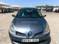 Usado Renault Clio II Dynamique 85 CV (62 kW) 2006 Verde Berlina