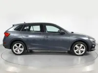 Usado Skoda Scala Ambition 110 CV (80 kW) 2021 Gris / plata Utilitario