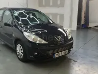 Usado Peugeot 206+ 70 CV (51 kW) 2012 Negro Utilitario