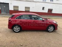 Usado Kia Ceed 120 CV (88 kW) 2019 Granate Utilitario