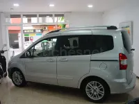 Usado Ford Tourneo Courier Titanium 100 CV (73 kW) 2019 Gris / plata Monovolumen