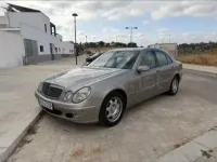 Usado Mercedes E220 Classic 150 CV (110 kW) 2004 Gris / plata Berlina