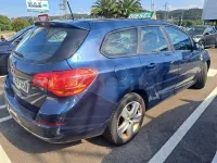 Usado Opel Astra Business 110 CV (80 kW) 2014 Azul Familiar