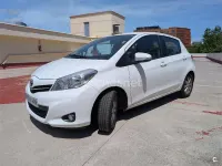 Usado Toyota Yaris City 99 CV (72 kW) 2013 Blanco Utilitario