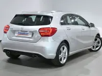 Usado Mercedes A180 Urban 109 CV (80 kW) 2014 Gris / plata Utilitario