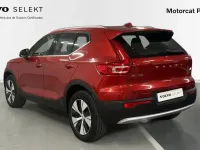 Usado Volvo XC40 Core 129 CV (94 kW) 2023 Rojo fusion m. c725e SUV