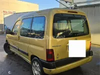 Usado Peugeot Partner Tepee Premium 90 CV (66 kW) 2009 Amarillo Monovolumen