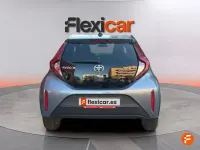 Usado Toyota Aygo X 72 CV (52 kW) 2024 Gris / plata SUV