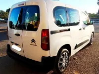 Usado Citroën Berlingo Rip Curl 102 CV (75 kW) 2021 Blanco Monovolumen