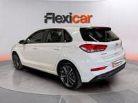 Usado Hyundai i30 110 CV (80 kW) 2023 Blanco Berlina