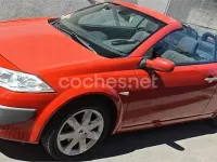 Usado Renault Mégane Cabriolet Dynamique 130 CV (95 kW) 2007 Rojo Descapotable