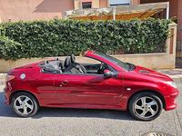 Usado Peugeot 206 CC 110 CV (80 kW) 2004 Granate Descapotable