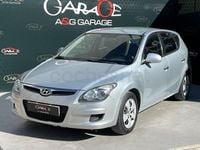 Usado Hyundai i30 Comfort 90 CV (66 kW) 2011 Gris / plata Berlina