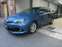 Używany Toyota Auris Hybrid Business Edition 136 KM (100 kW) 2016 Niebieski Sedan/Limuzyna