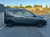 Usado Dacia Dokker Stepway 90 CV (66 kW) 2018 Gris / plata Monovolumen