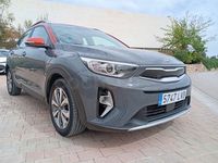Usado Kia Stonic 120 CV (88 kW) 2022 Gris / plata SUV