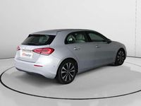 Usado Mercedes A180 117 CV (86 kW) 2021 Gris Utilitario