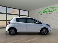 Usado Toyota Yaris Hybrid Active 100 CV (73 kW) 2019 Blanco Berlina