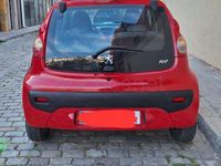 Usado Peugeot 107 68 CV (50 kW) 2007 Rojo Utilitario