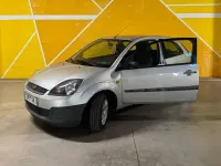 Usado Ford Fiesta Ambiente 68 CV (50 kW) 2006 Gris / plata Utilitario