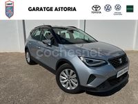 Usado Seat Arona Style 110 CV (80 kW) 2024 Gris / plata SUV