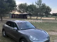 Usado Porsche Cayenne 240 CV (176 kW) 2012 Gris / plata SUV