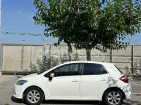 Usado Toyota Auris Active 90 CV (66 kW) 2012 Blanco Berlina