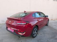 Usado Hyundai i30 120 CV (88 kW) 2021 Granate Berlina