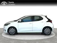 Usado Toyota Yaris Hybrid Active 116 CV (85 kW) 2022 Blanco Monovolumen