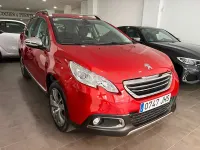 Usado Peugeot 2008 Allure 100 CV (73 kW) 2015 Granate SUV