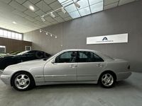 Usado Mercedes E280 Avantgarde 204 CV (150 kW) 2000 Gris / plata Berlina