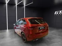 Usado Mercedes E250 AMG 218 CV (160 kW) 2022 Rojo Monovolumen