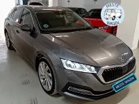 Usado Skoda Octavia Style 150 CV (110 kW) 2022 Gris / plata Familiar