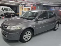 Usado Renault Mégane Dynamique 110 CV (80 kW) 2008 Gris / plata Berlina