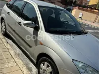 Usado Ford Focus Trend 115 CV (84 kW) 2003 Gris / plata Berlina