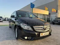 Usado Mercedes B200 136 CV (100 kW) 2015 Negro Utilitario