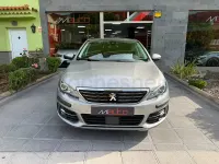 Usado Peugeot 308 Access 110 CV (80 kW) 2019 Gris / plata Berlina