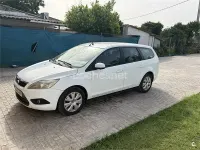 Usado Ford Focus Trend 90 CV (66 kW) 2010 Blanco Familiar
