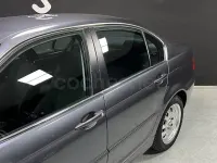 Usado BMW 325 Sport Line 192 HP (141 kW) 2002 Cinzento Sedan