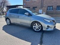 Usado Toyota Auris Active 90 CV (66 kW) 2013 Gris / plata Berlina