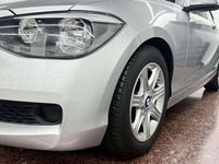 Usado BMW 114 102 CV (75 kW) 2014 Gris Utilitario