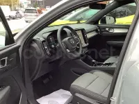 Nuevo Volvo XC40 Plus 163 CV (119 kW) 2026 Gris / plata SUV