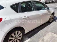 Usado Opel Astra Selective 115 CV (84 kW) 2013 Blanco Familiar